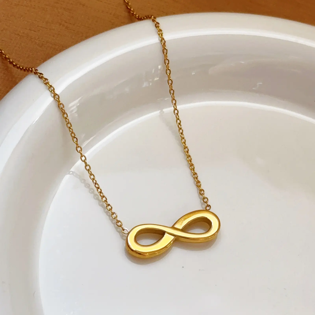 Te Amour Infinty Necklace