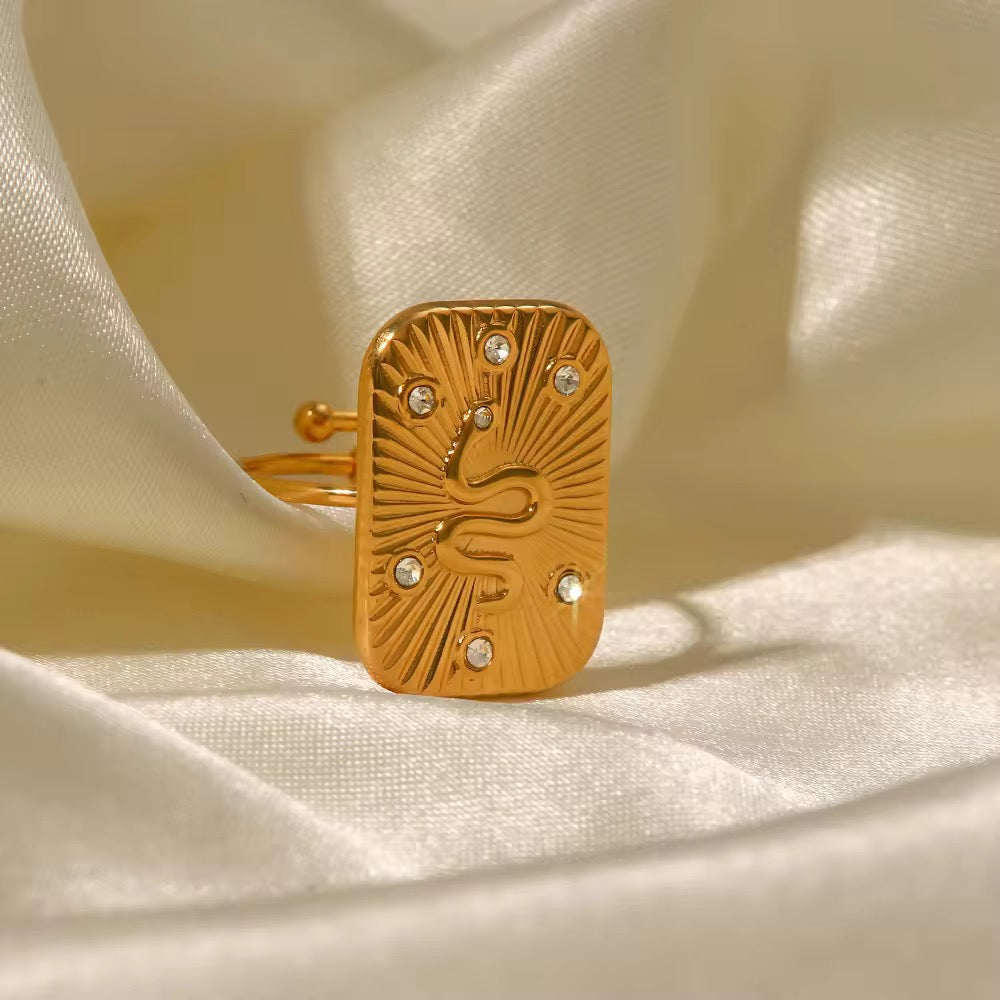 Sassy Snake Diamond Ring✨