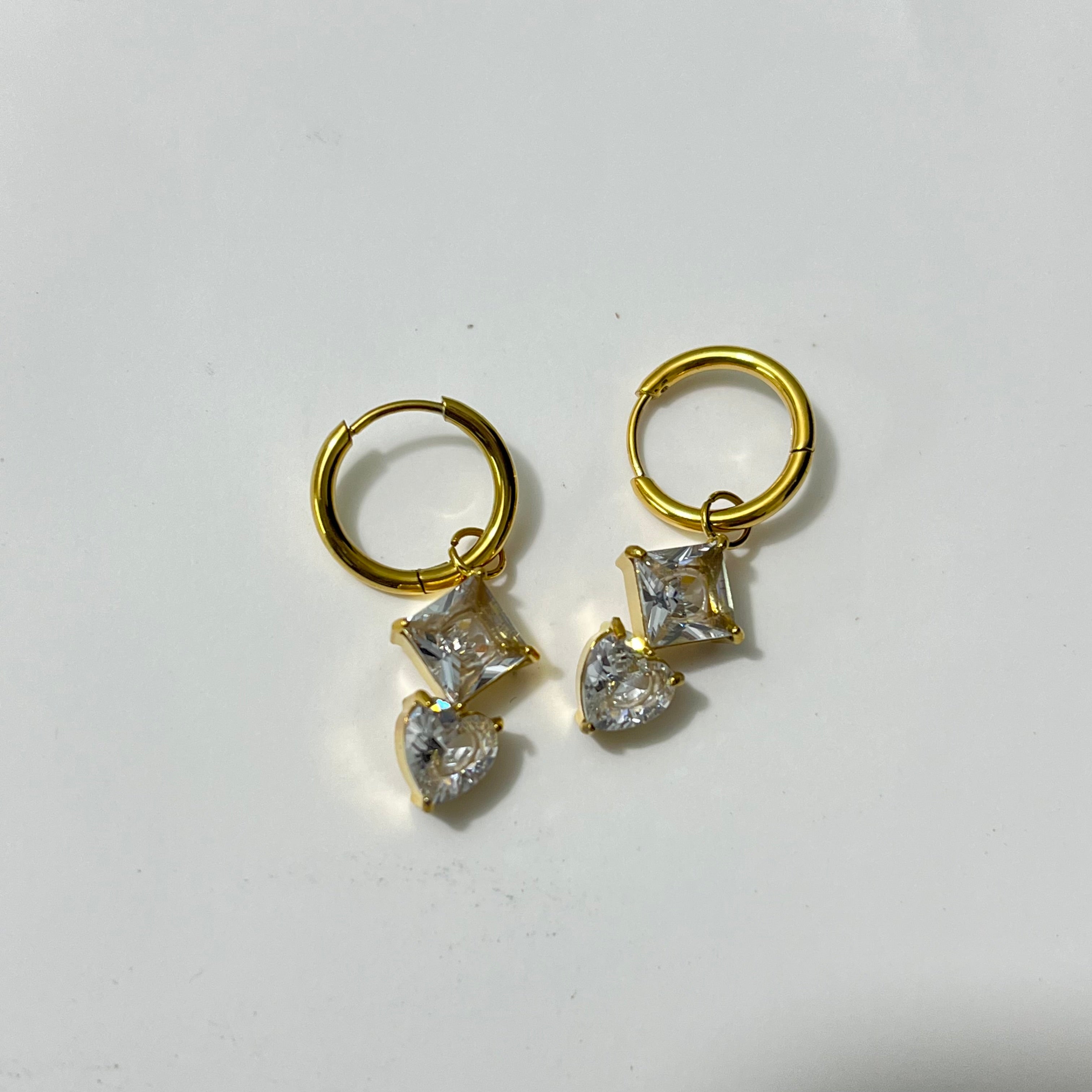 Ruhshi Dreamy Gold Huggies