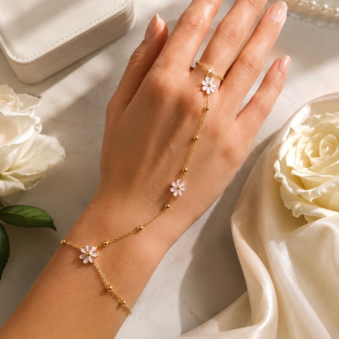 Erica White Flower Handchain