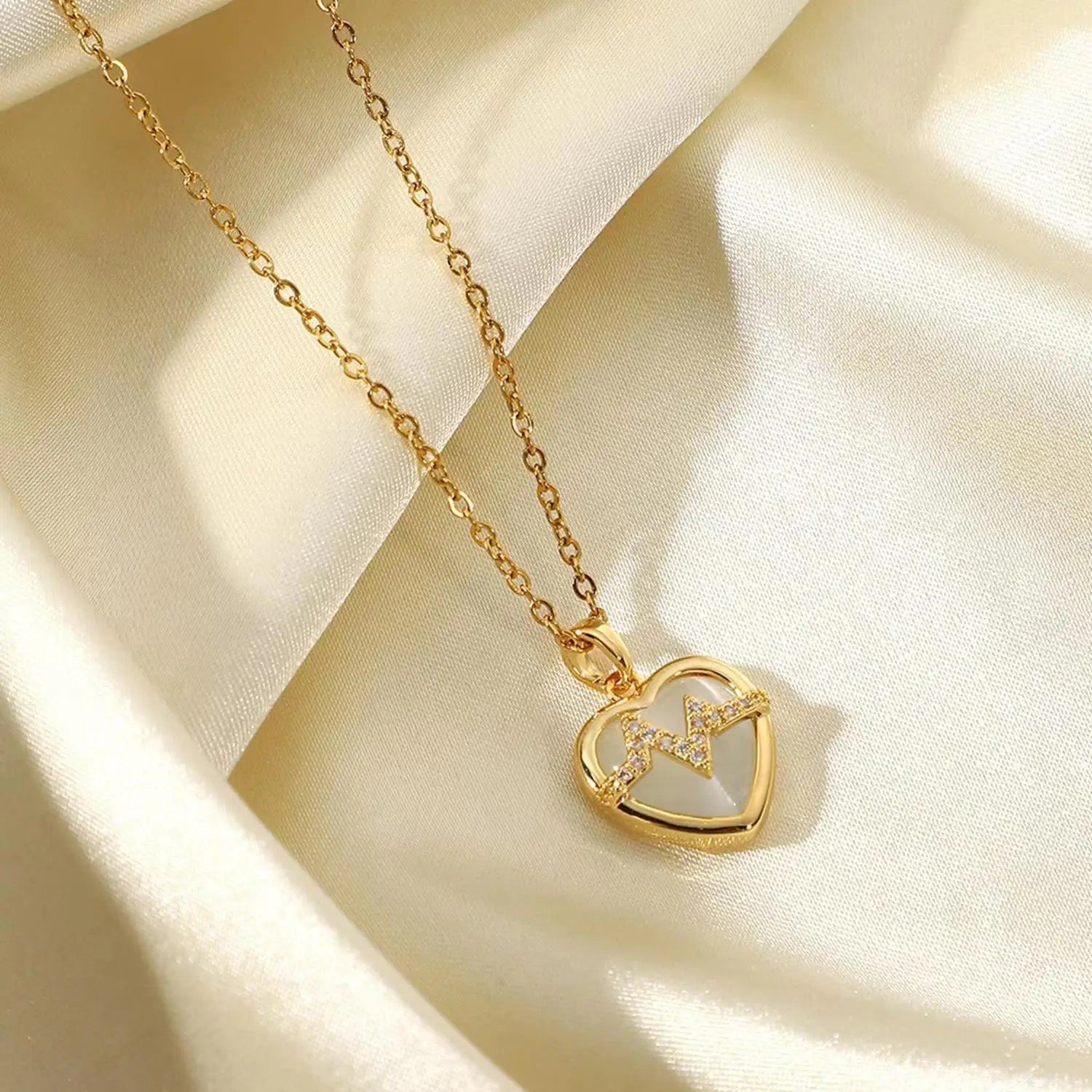 Heartbeat White Gold Necklace