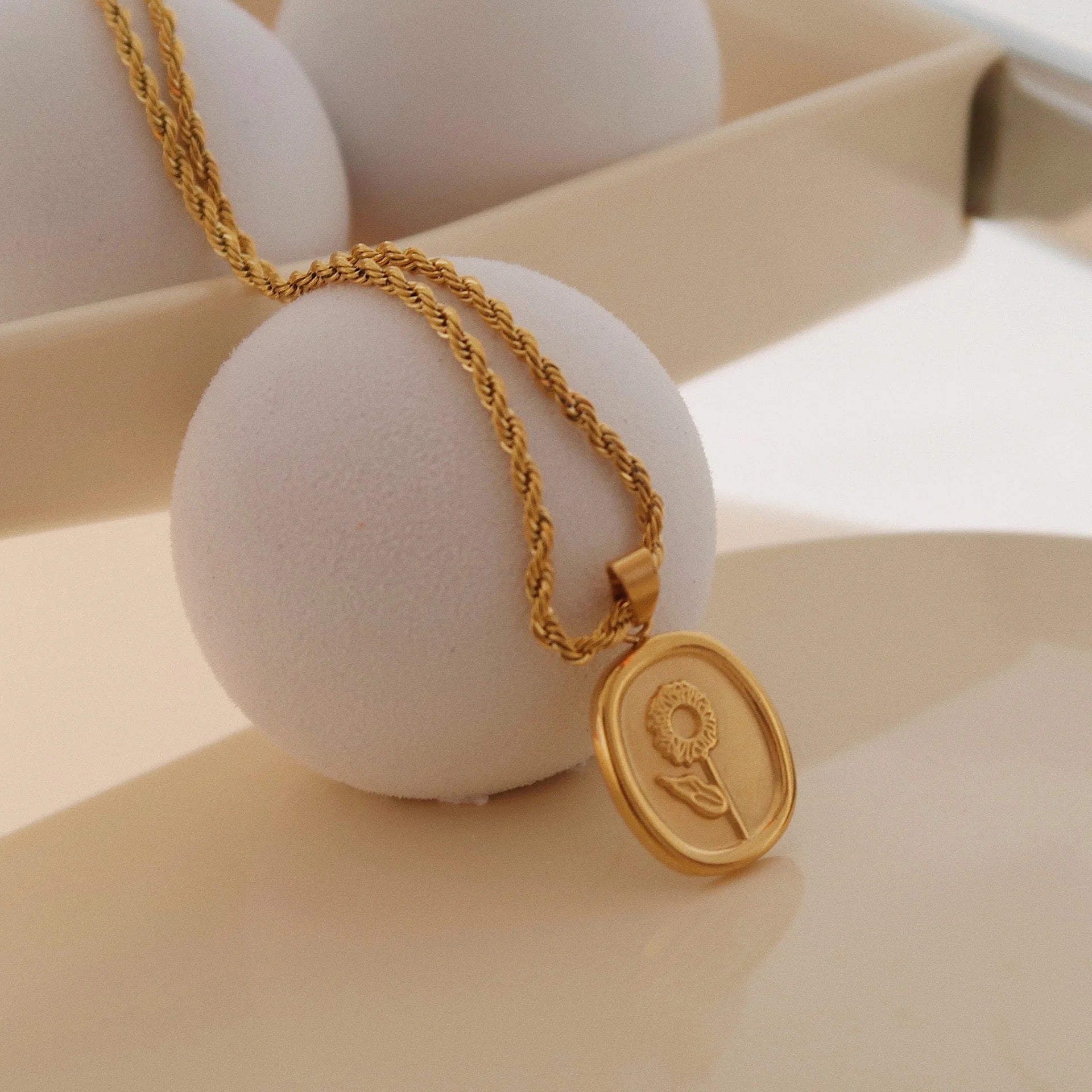 Flea Flower Gold Necklace