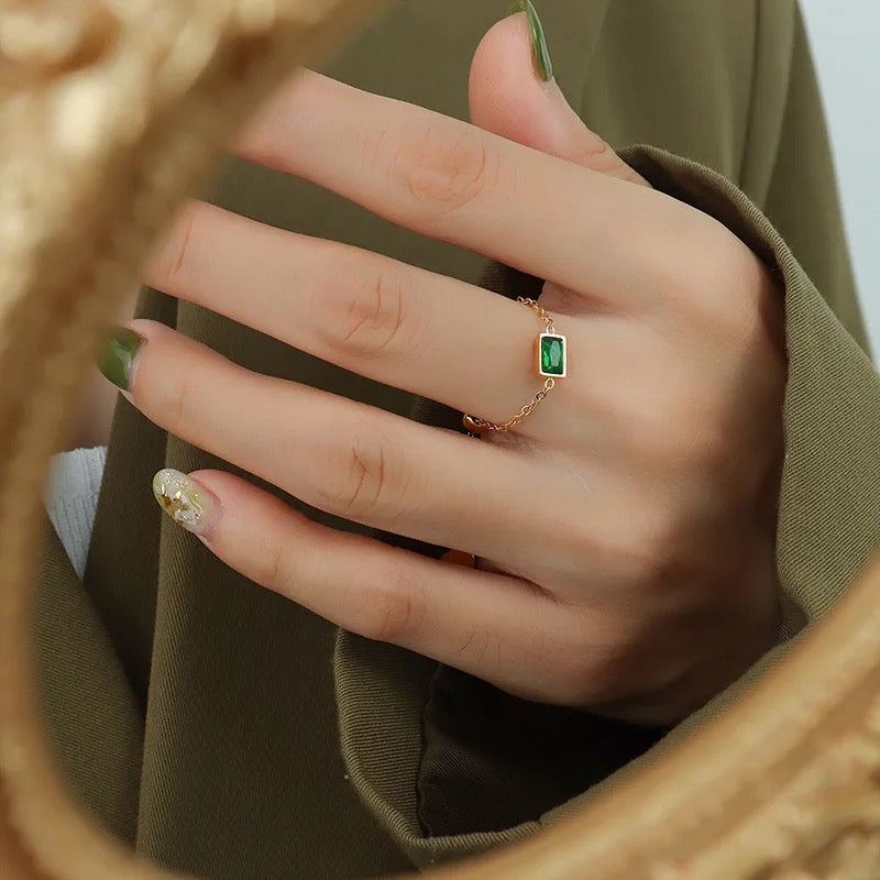 Cute Emerald Green Chain Ring