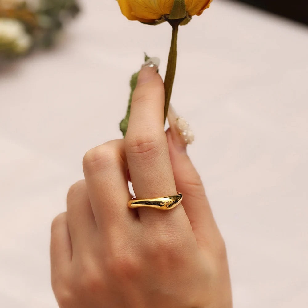 Gemo Asymmetrical Gold Ring