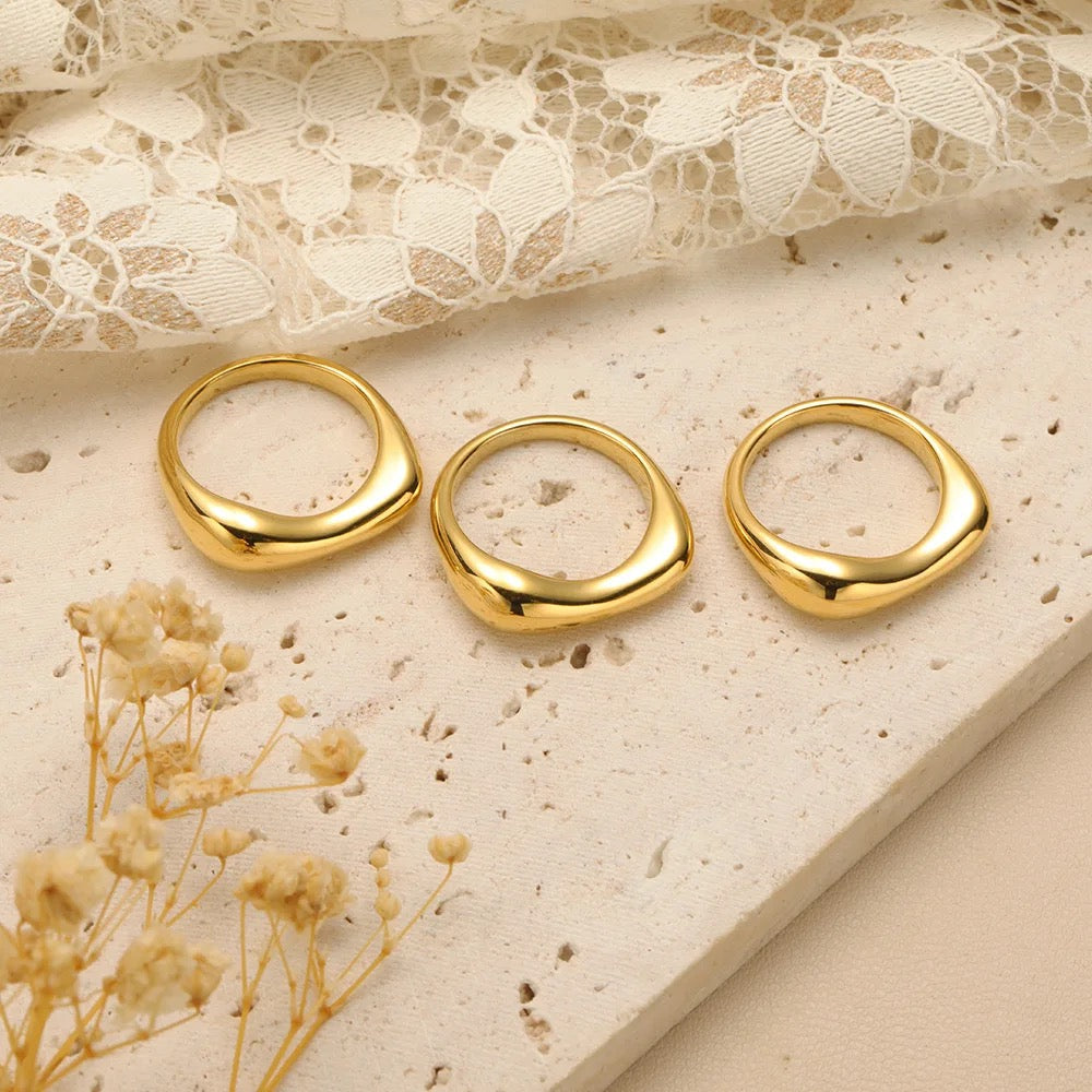 Gemo Asymmetrical Gold Ring