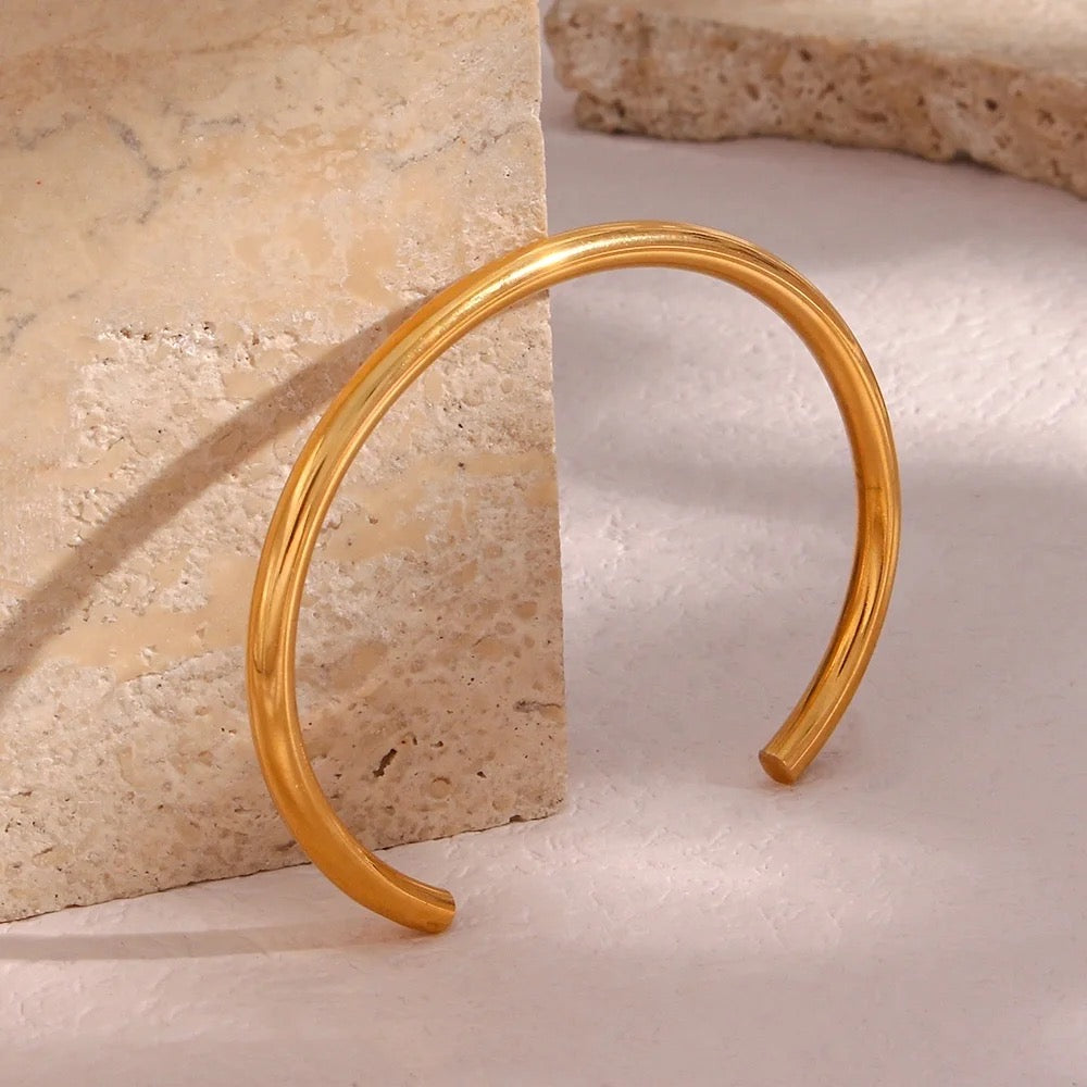 Chelsi Plain Bold Cuff