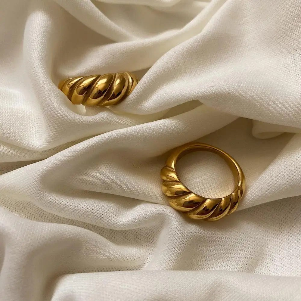 Crossiant Gold Ring