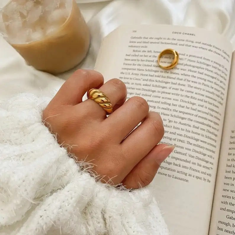 Crossiant Gold Ring