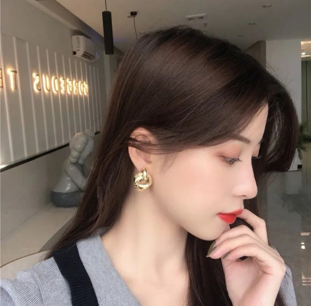 Amaira Modern Gold Earrings