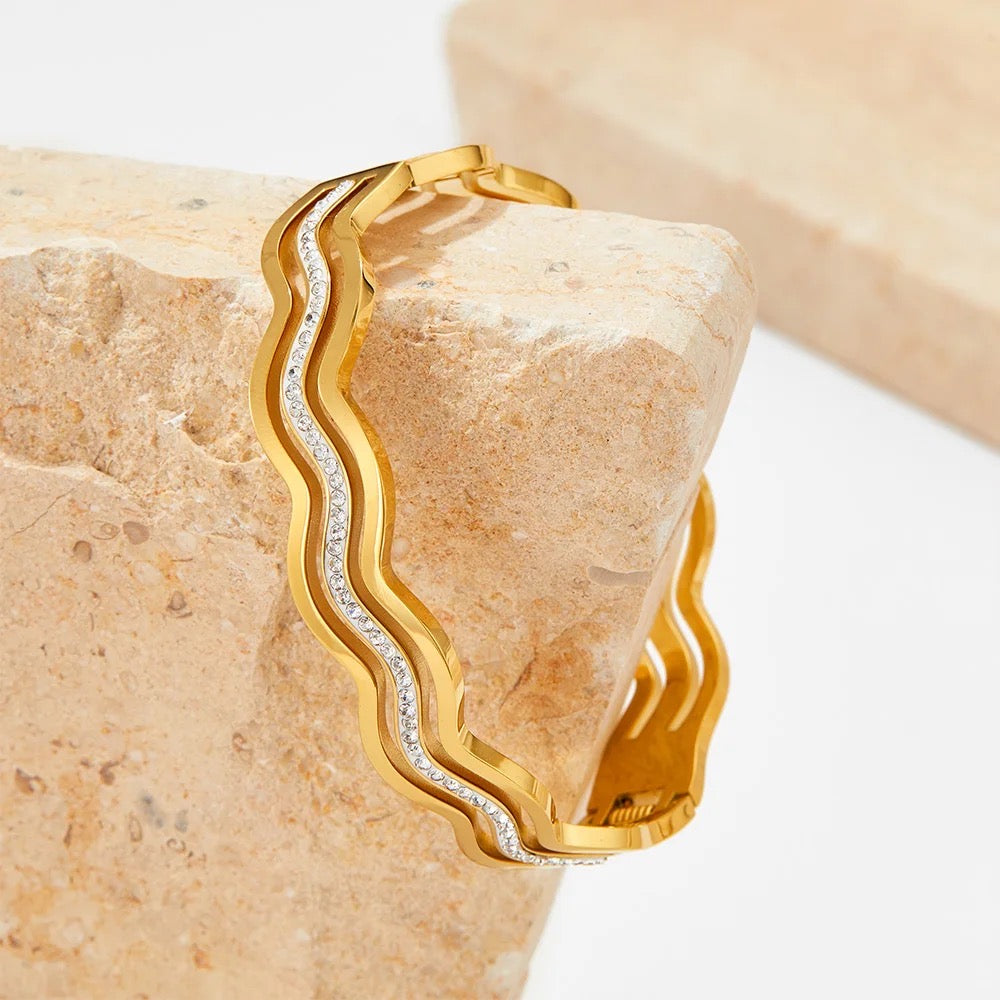Curvy Rosegold Wave Cuff
