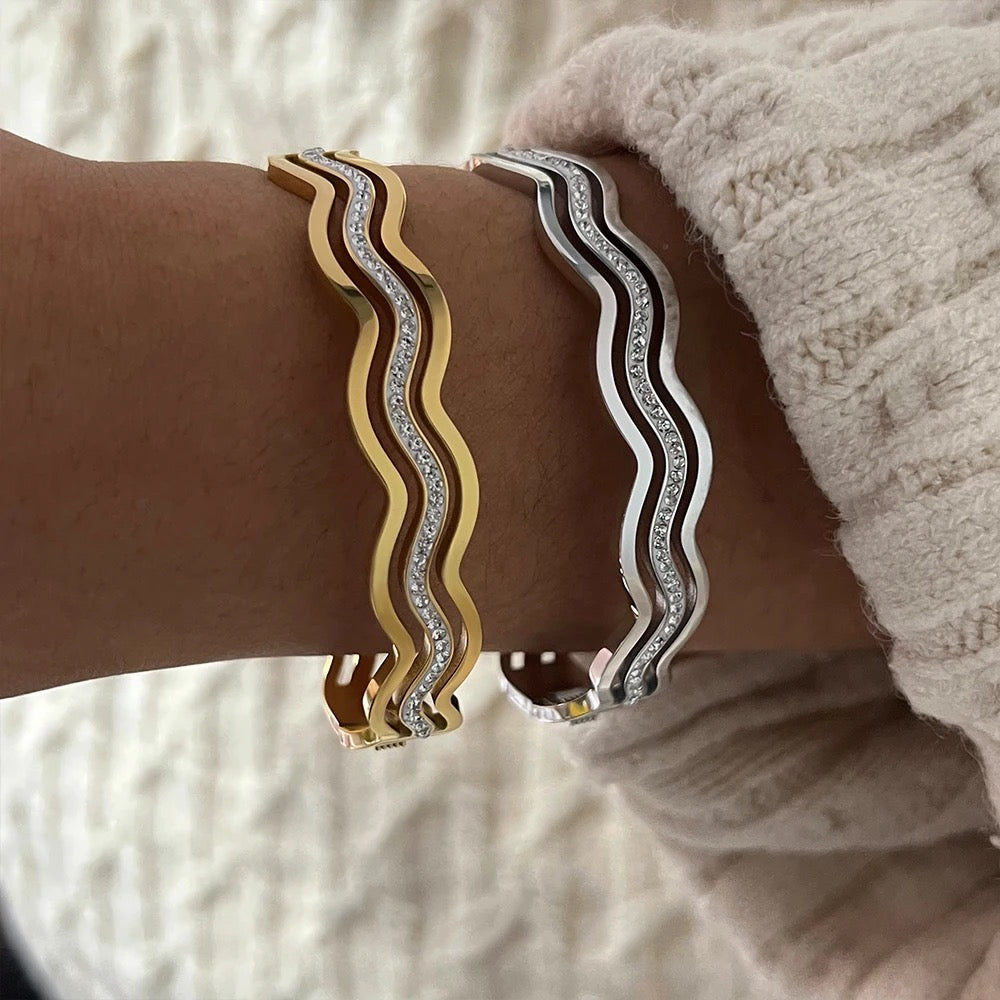 Curvy Rosegold Wave Cuff