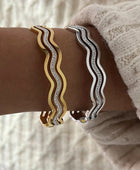 Curvy Rosegold Wave Cuff