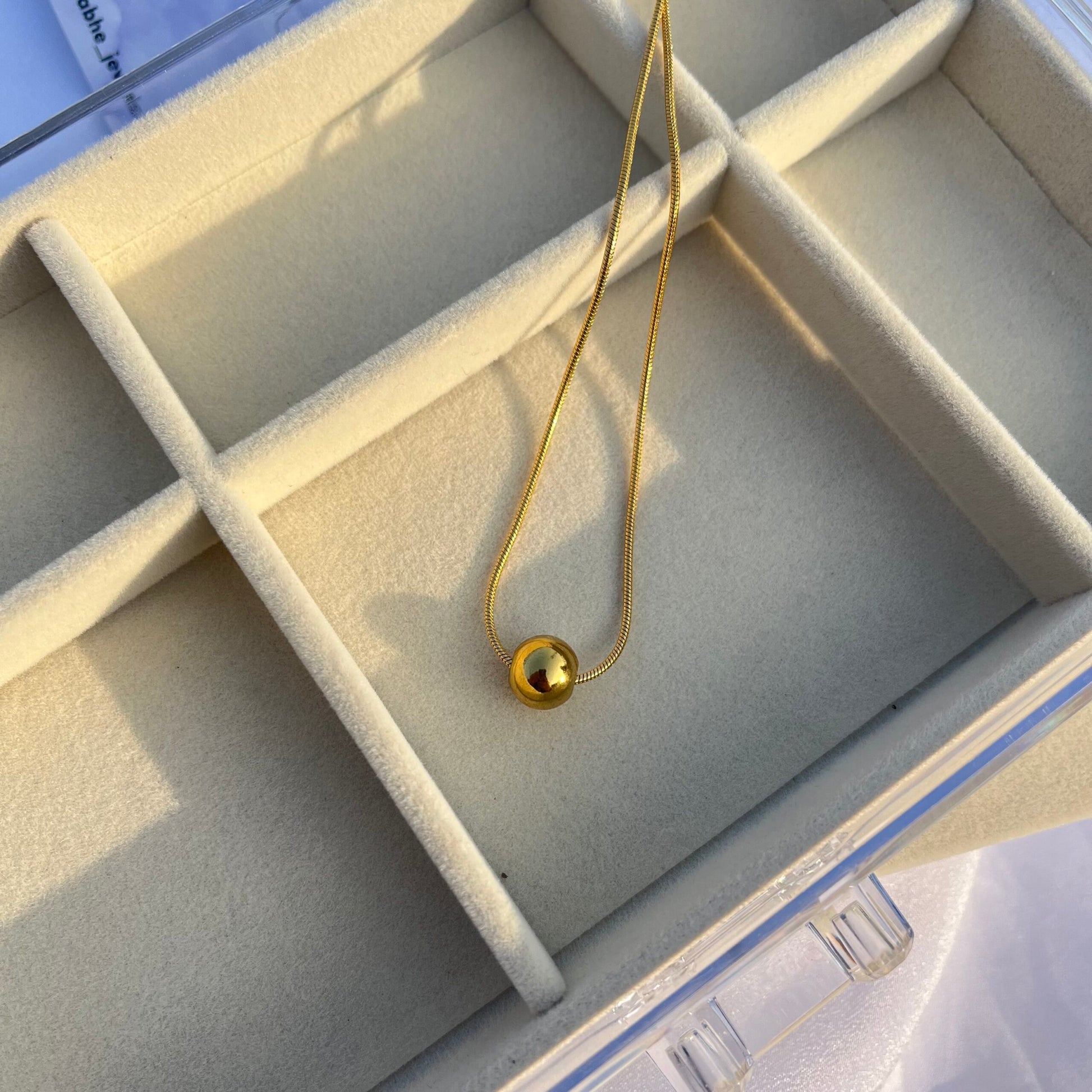 Globe Daily Wear Necklace