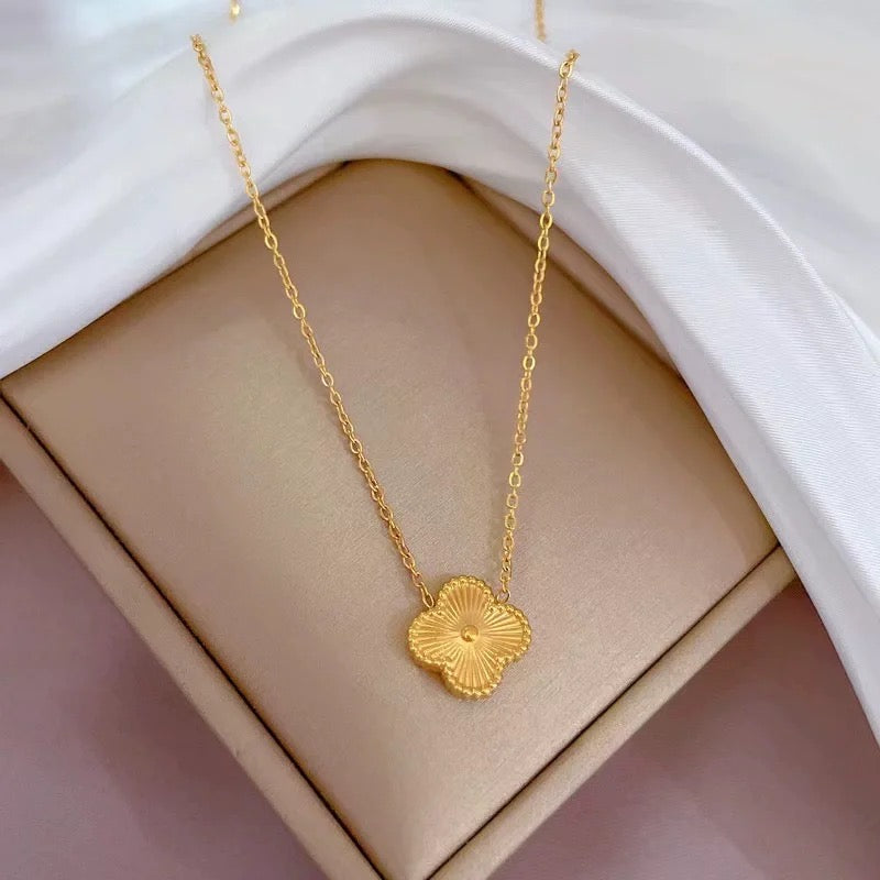 Shinyl Clover Gold Necklace
