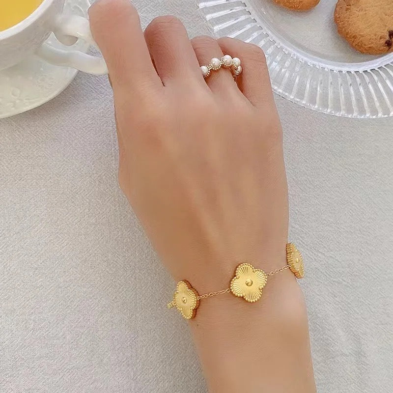 Shinyl Clover Gold Bracelet