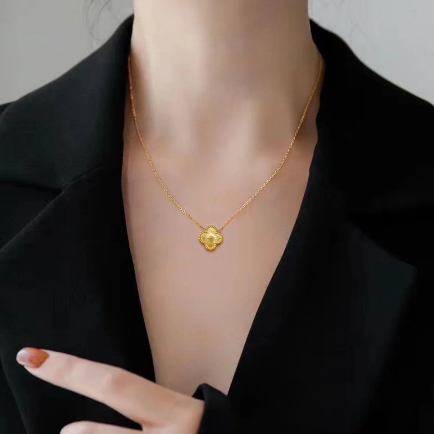 Shinyl Clover Gold Necklace
