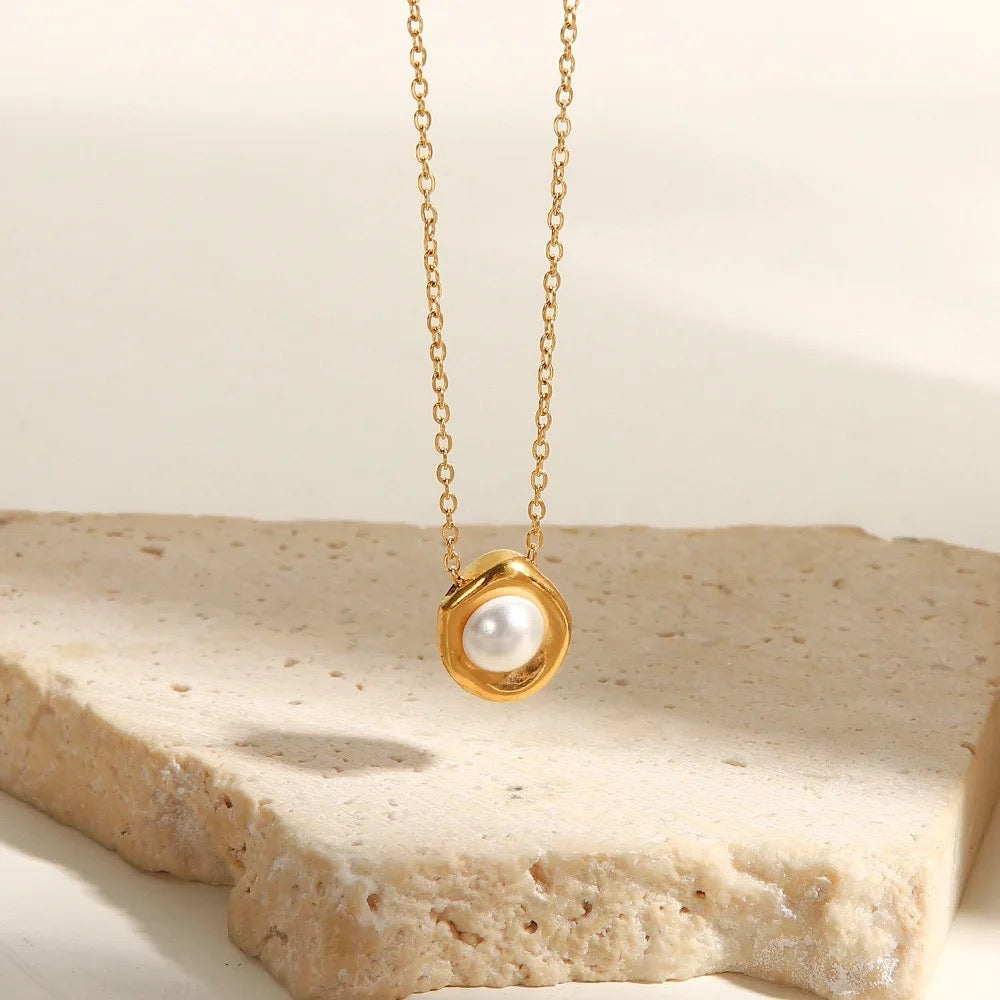 Mae Mini Pearl Necklace