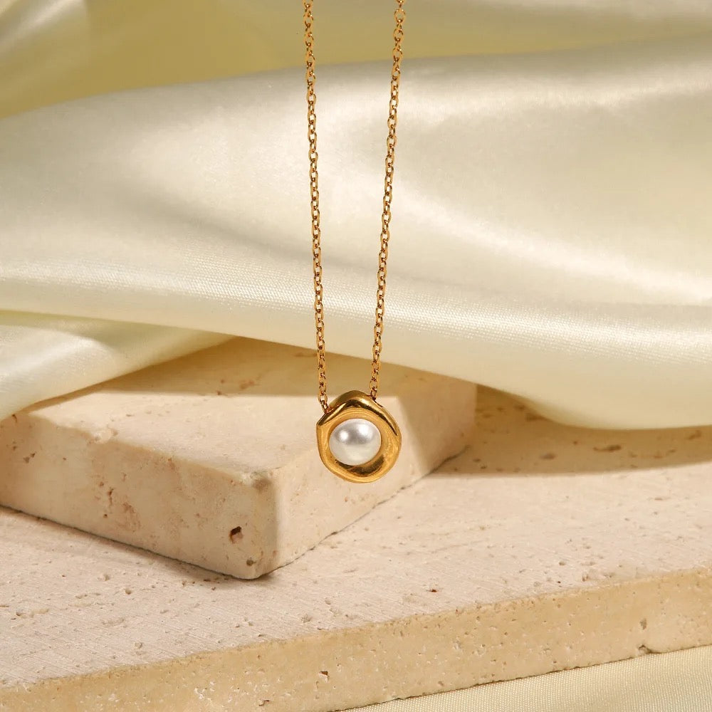 Mae Mini Pearl Necklace