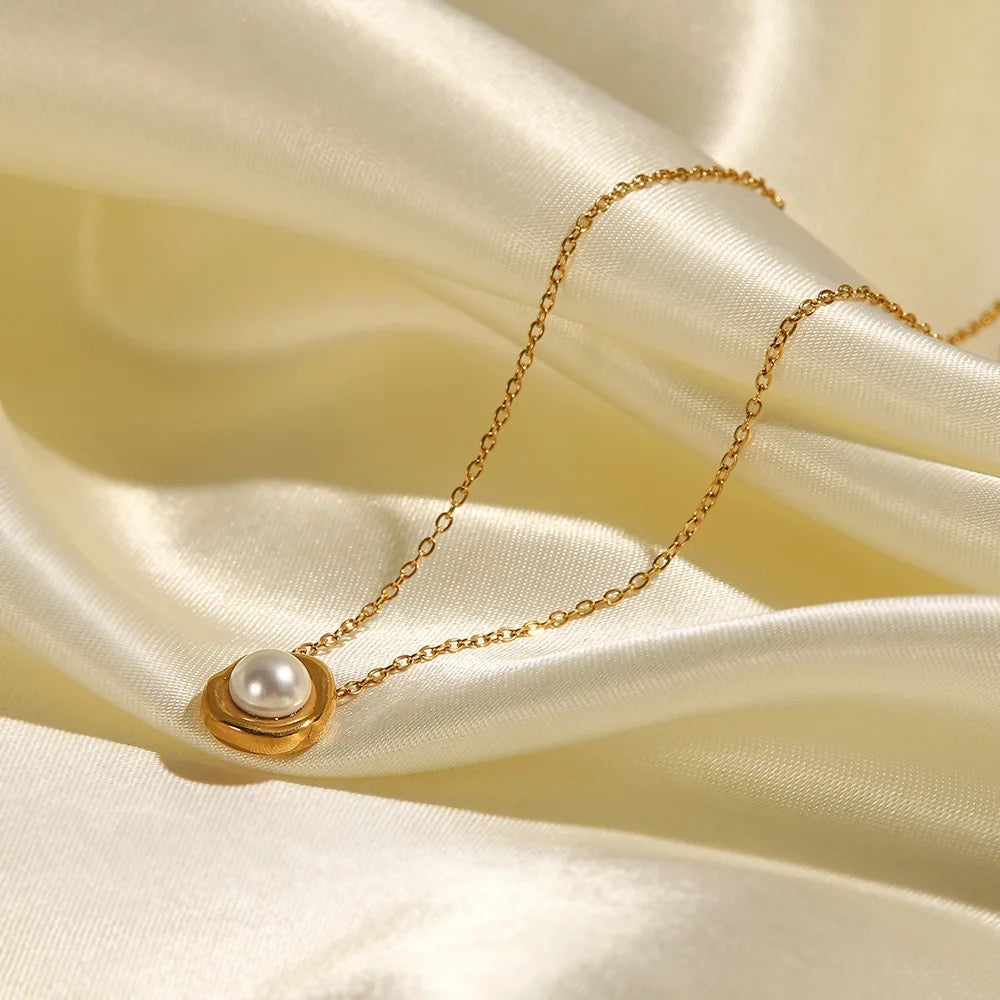 Mae Mini Pearl Necklace