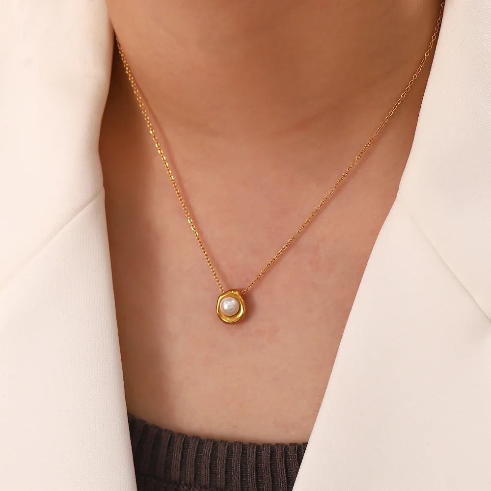 Mae Mini Pearl Necklace