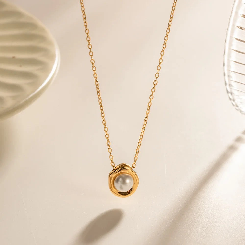 Mae Mini Pearl Necklace