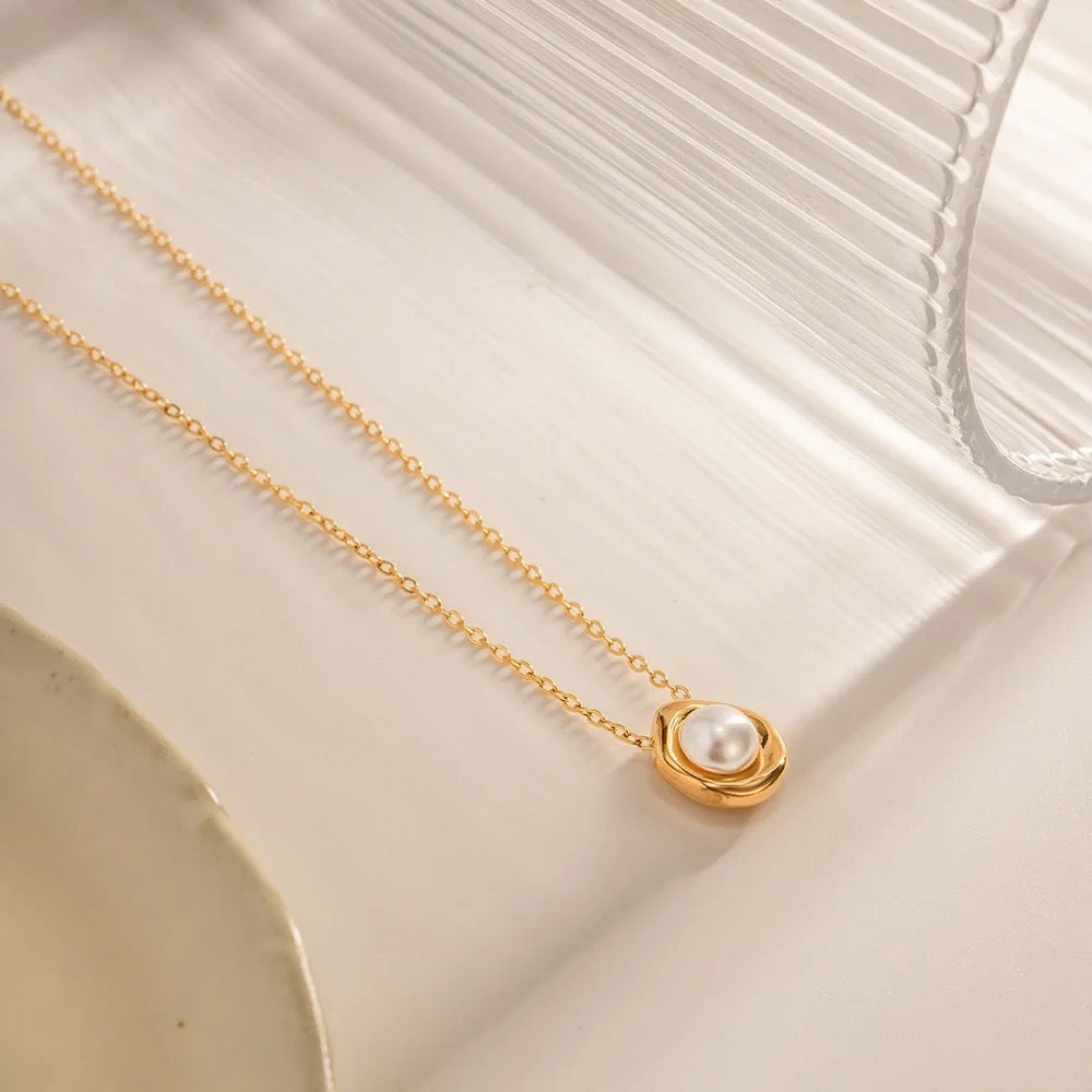 Mae Mini Pearl Necklace