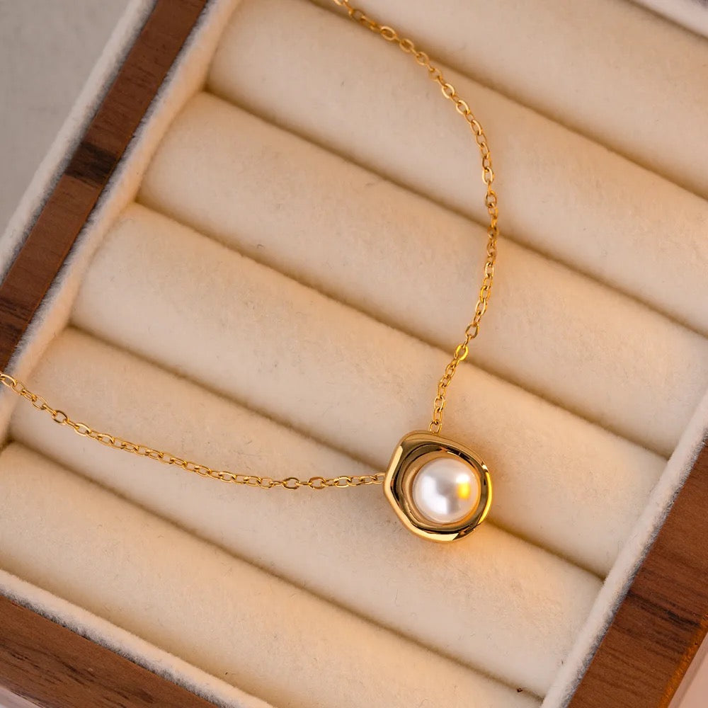 Mae Mini Pearl Necklace