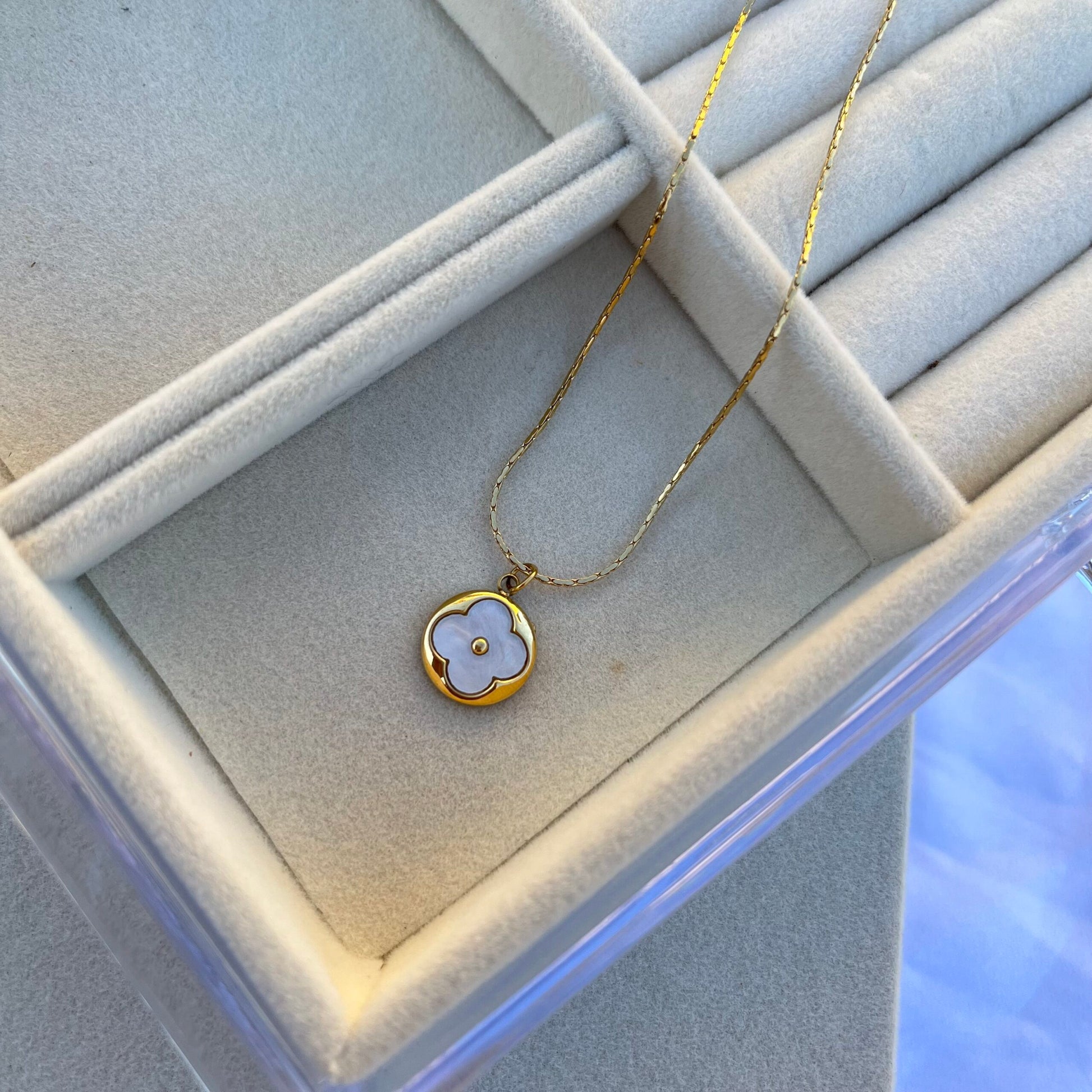 Louis Flower Gold Necklace