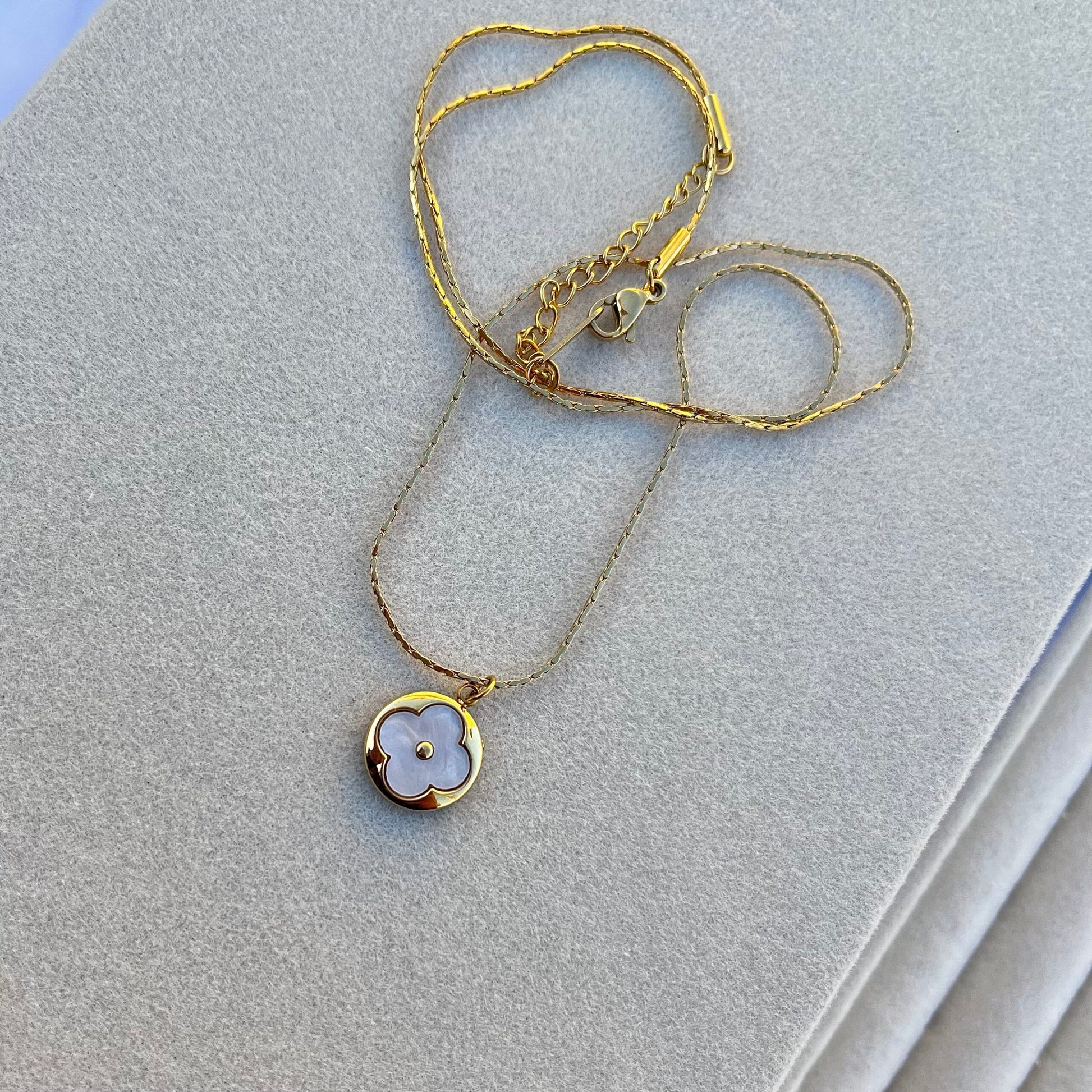 Louis Flower Gold Necklace