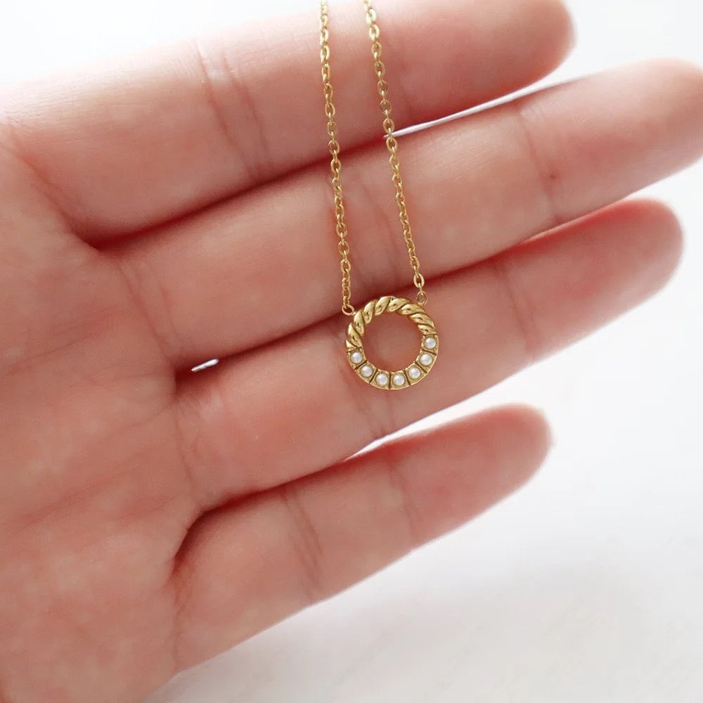 Eternal Circle Pretty Necklaces