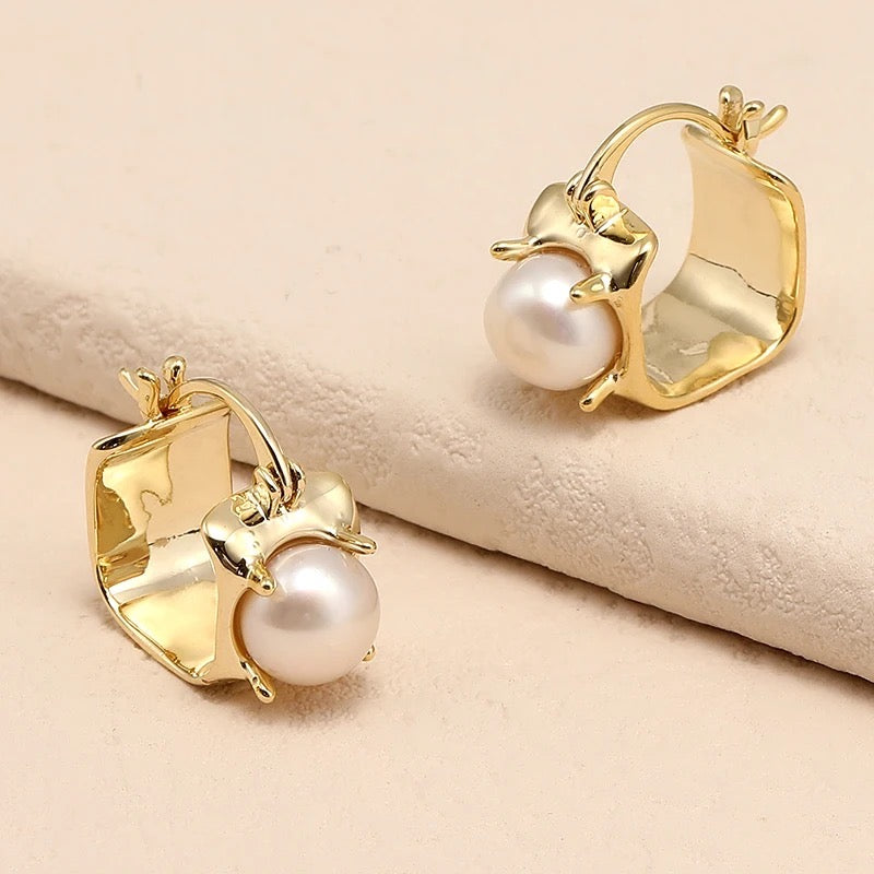 Dora Pearl Mini Earrings