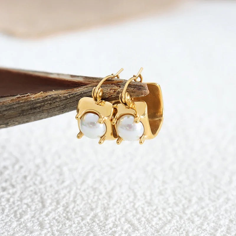 Dora Pearl Mini Earrings