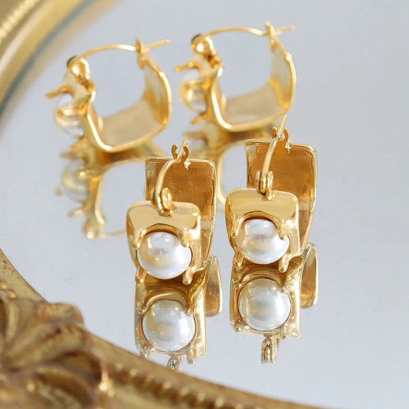 Dora Pearl Mini Earrings