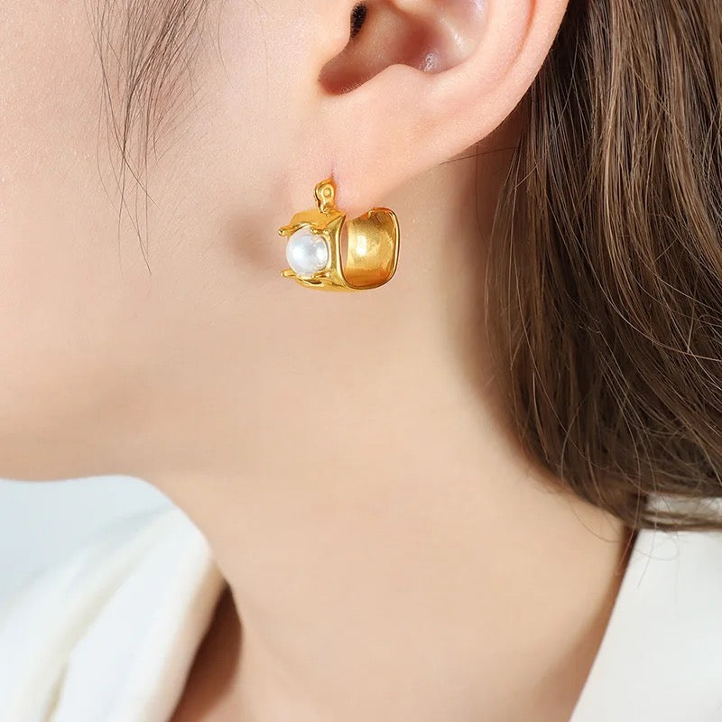 Dora Pearl Mini Earrings