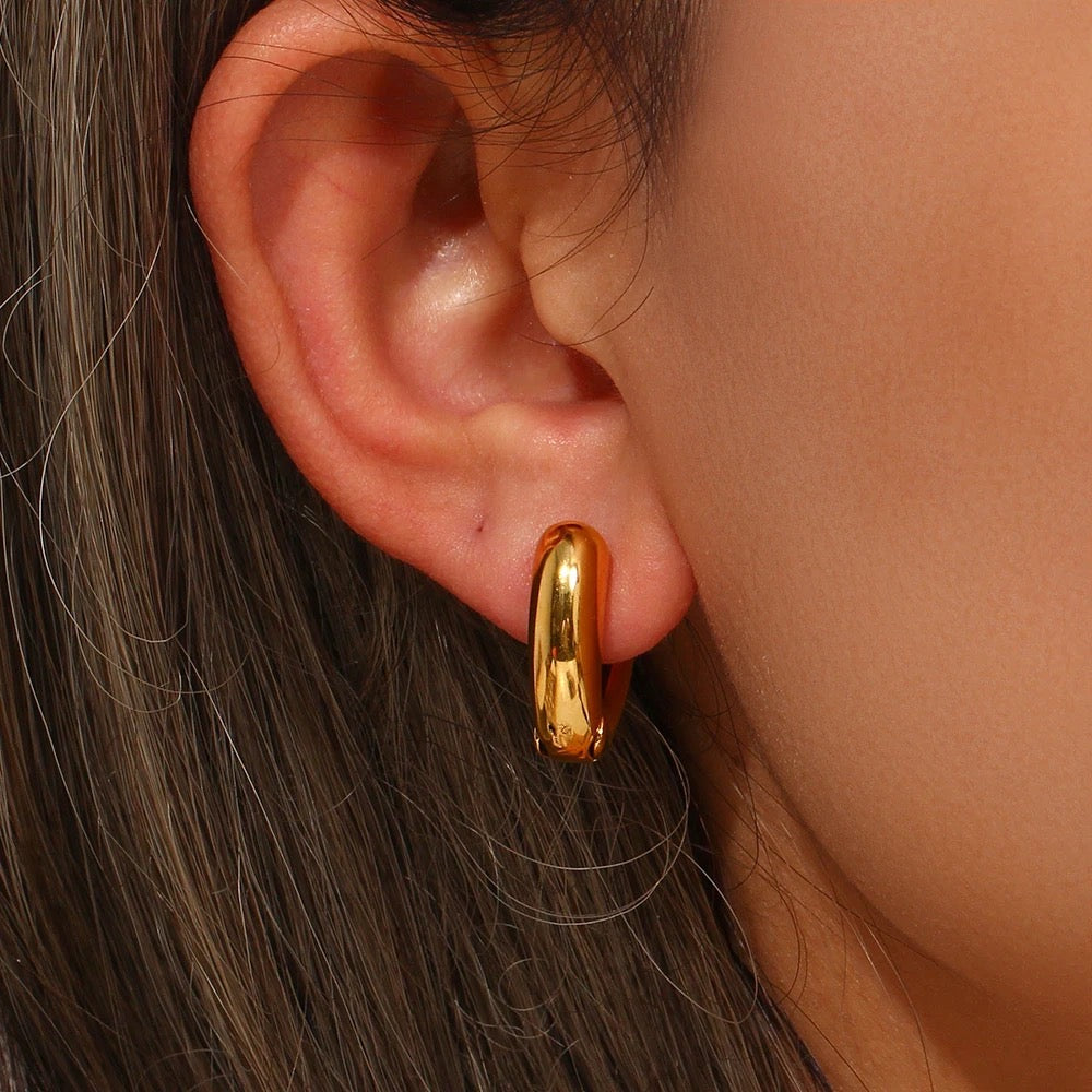 Veni Triangle Gold Hoops