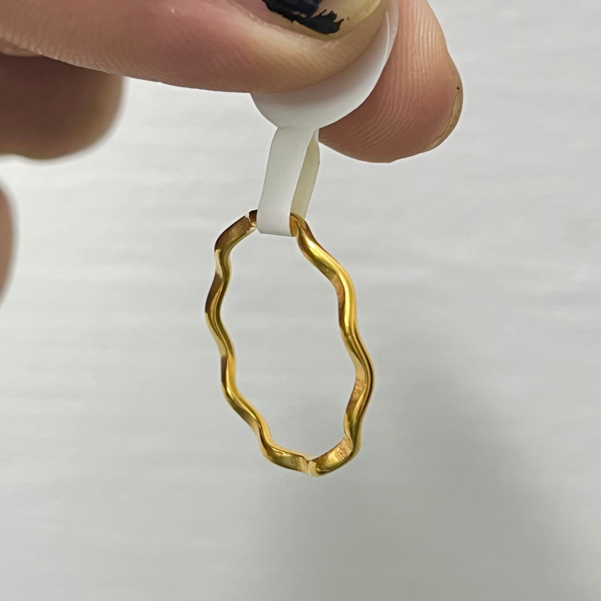 Dainty Wiva Sleek Ring
