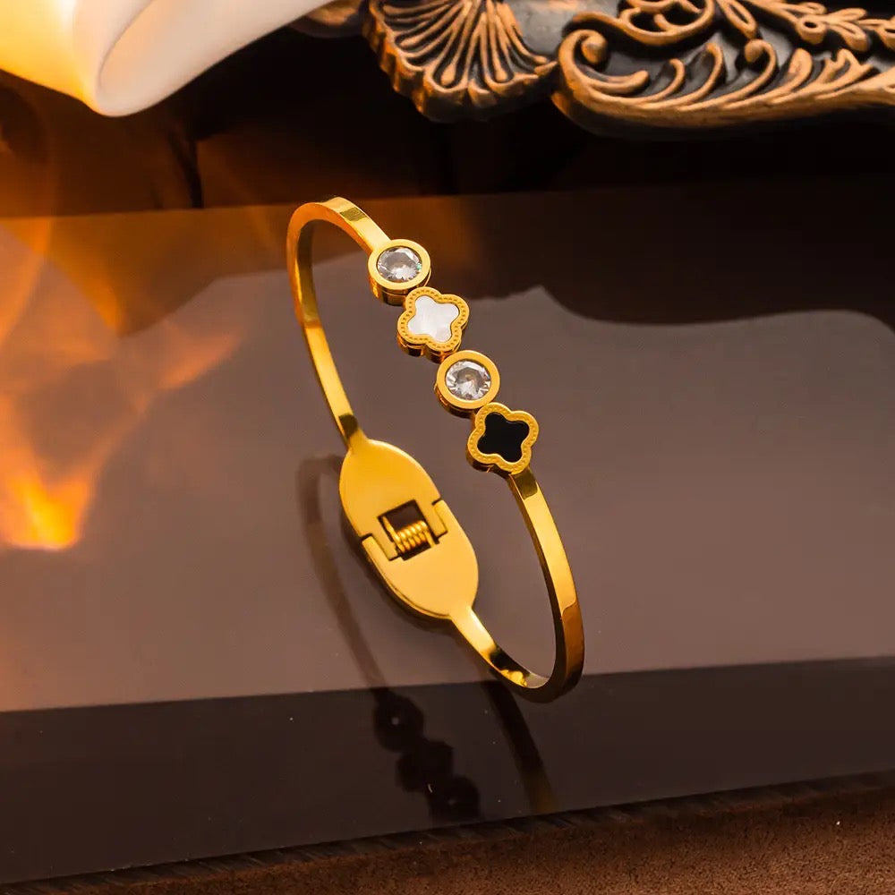 Glady Clover Diamond Gold Cuff