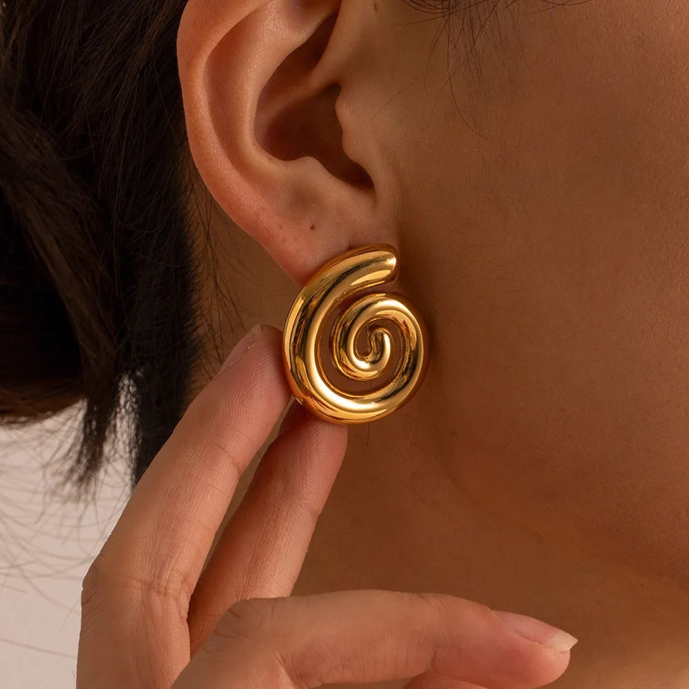 Suzette Curvy Gold Earrings