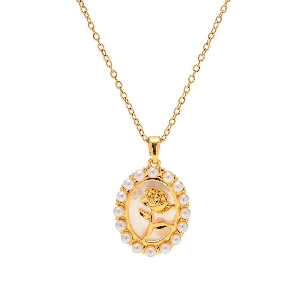 Lumi Flower Pearl Necklace