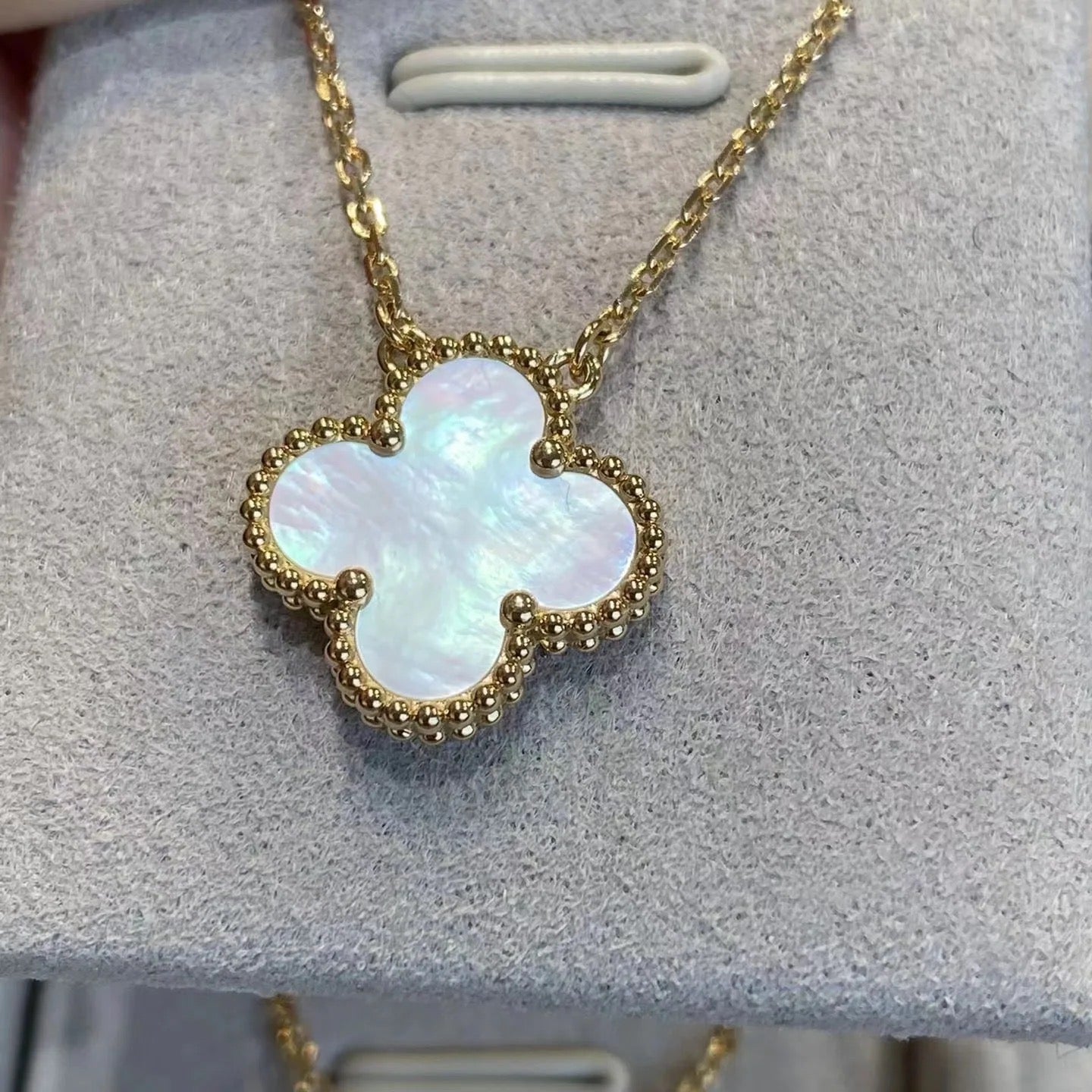 Knuis White Clover Necklace