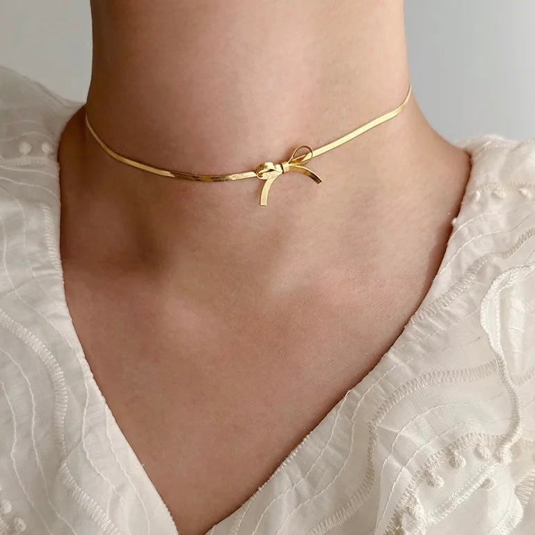 Katty Bow Snake Necklace