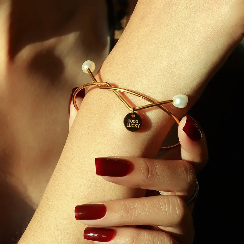 Statement Pearl party Gold Cuff