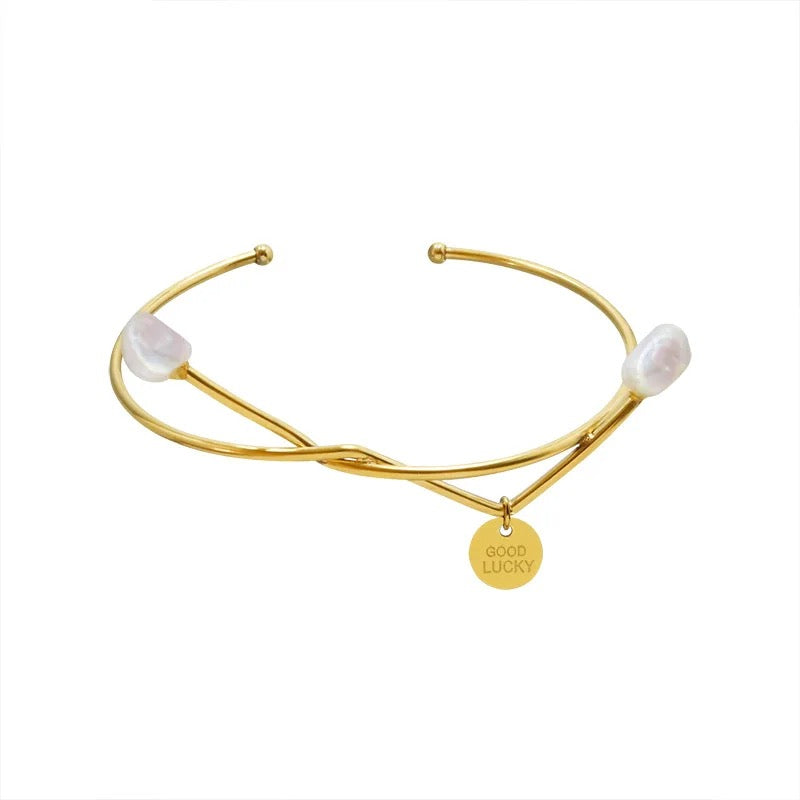 Statement Pearl party Gold Cuff