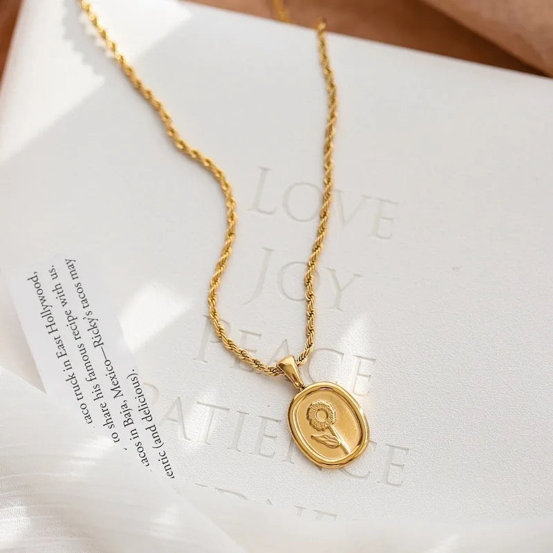 Flea Flower Gold Necklace