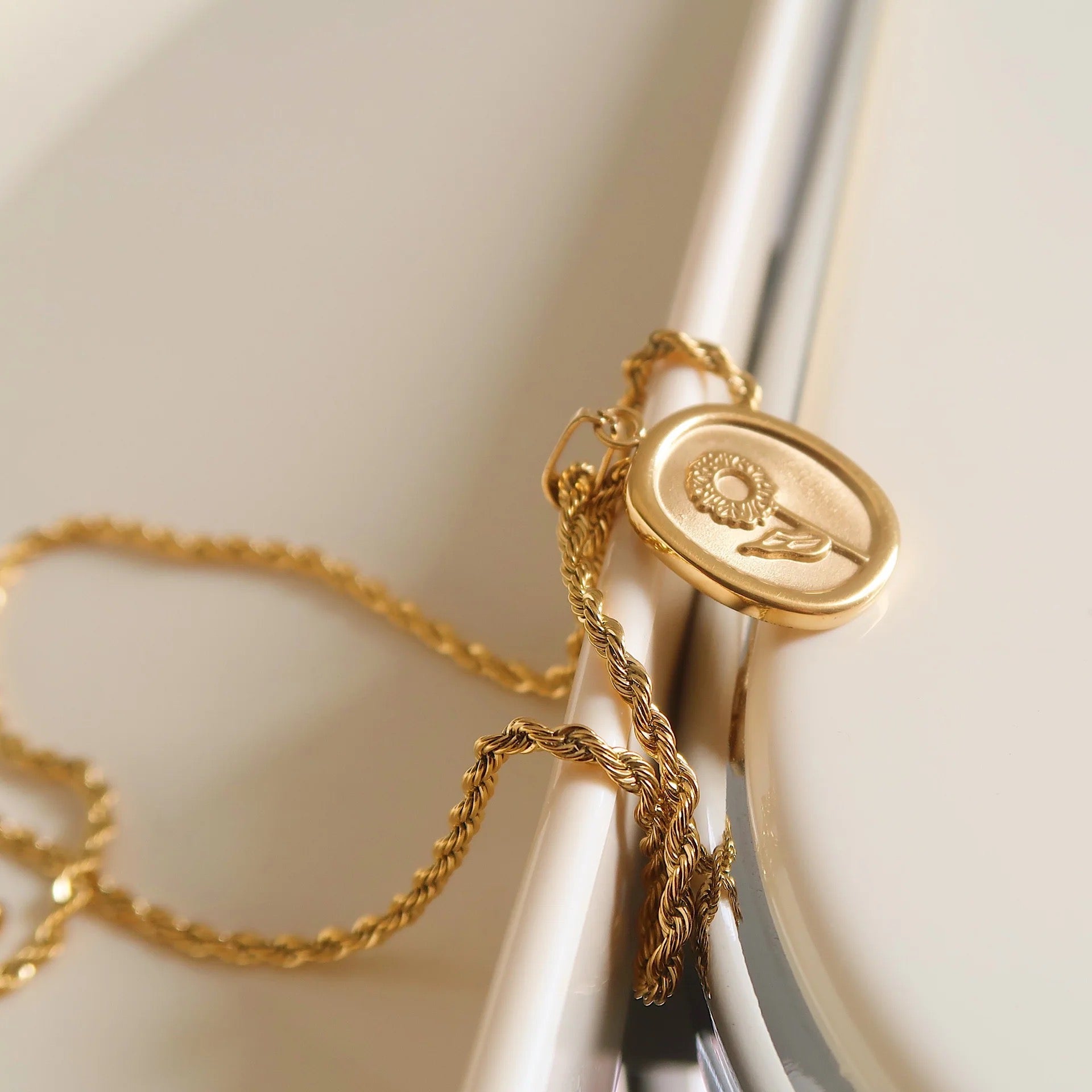 Flea Flower Gold Necklace