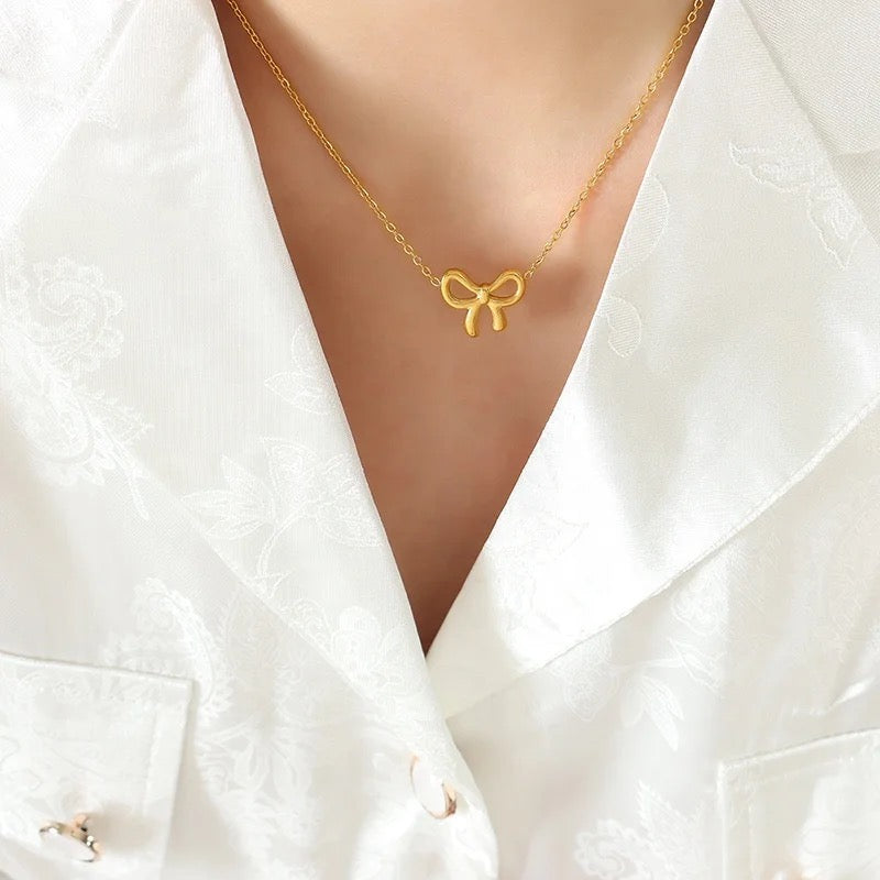 Dua Bow Necklace