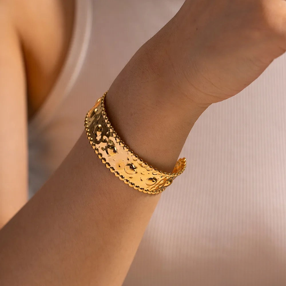 Diovr Chunky Gold Cuff