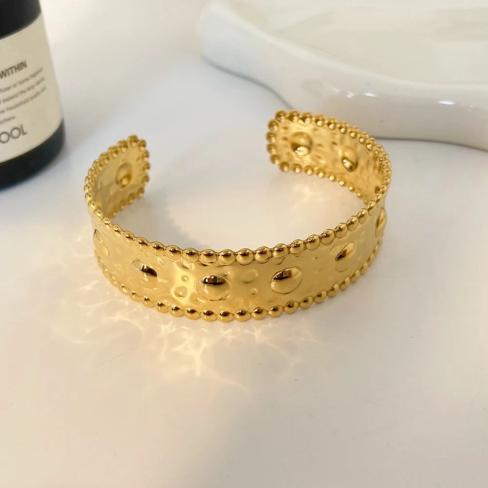 Diovr Chunky Gold Cuff