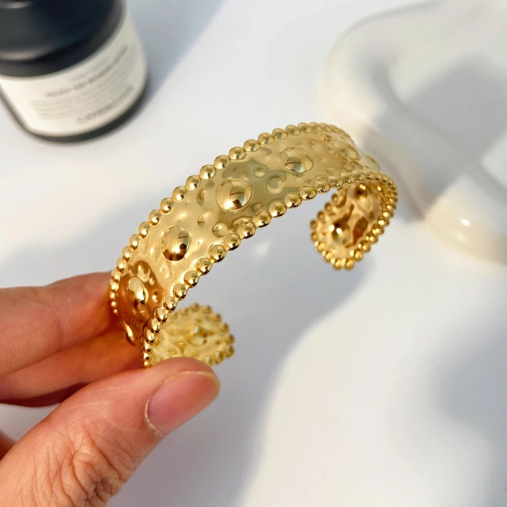 Diovr Chunky Gold Cuff