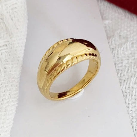 Cov Statement Gold Ring